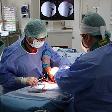 V Kromsk nemocnici se uskutenila vjimen operace lokte